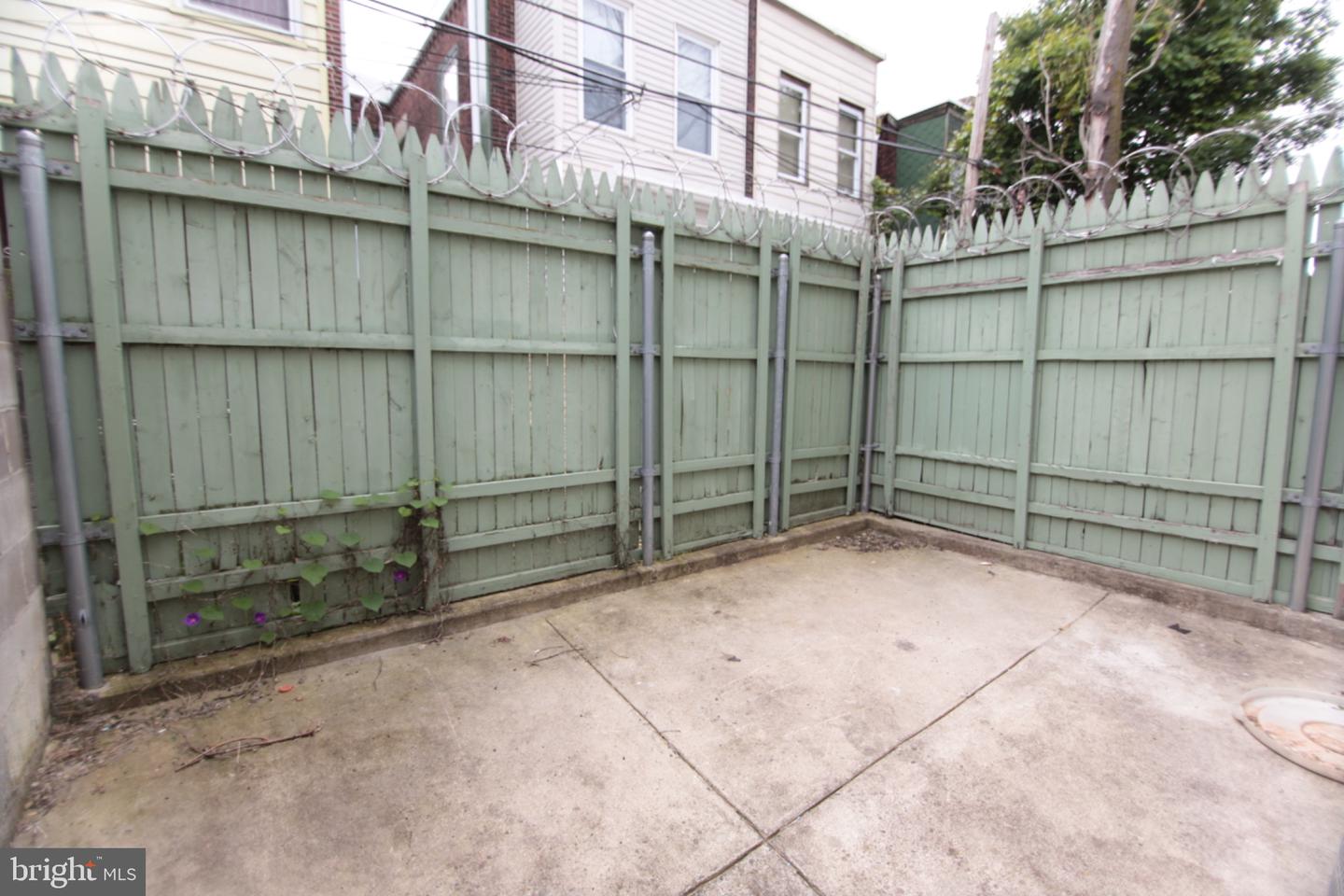 1518 Fontain St Property Photo 11