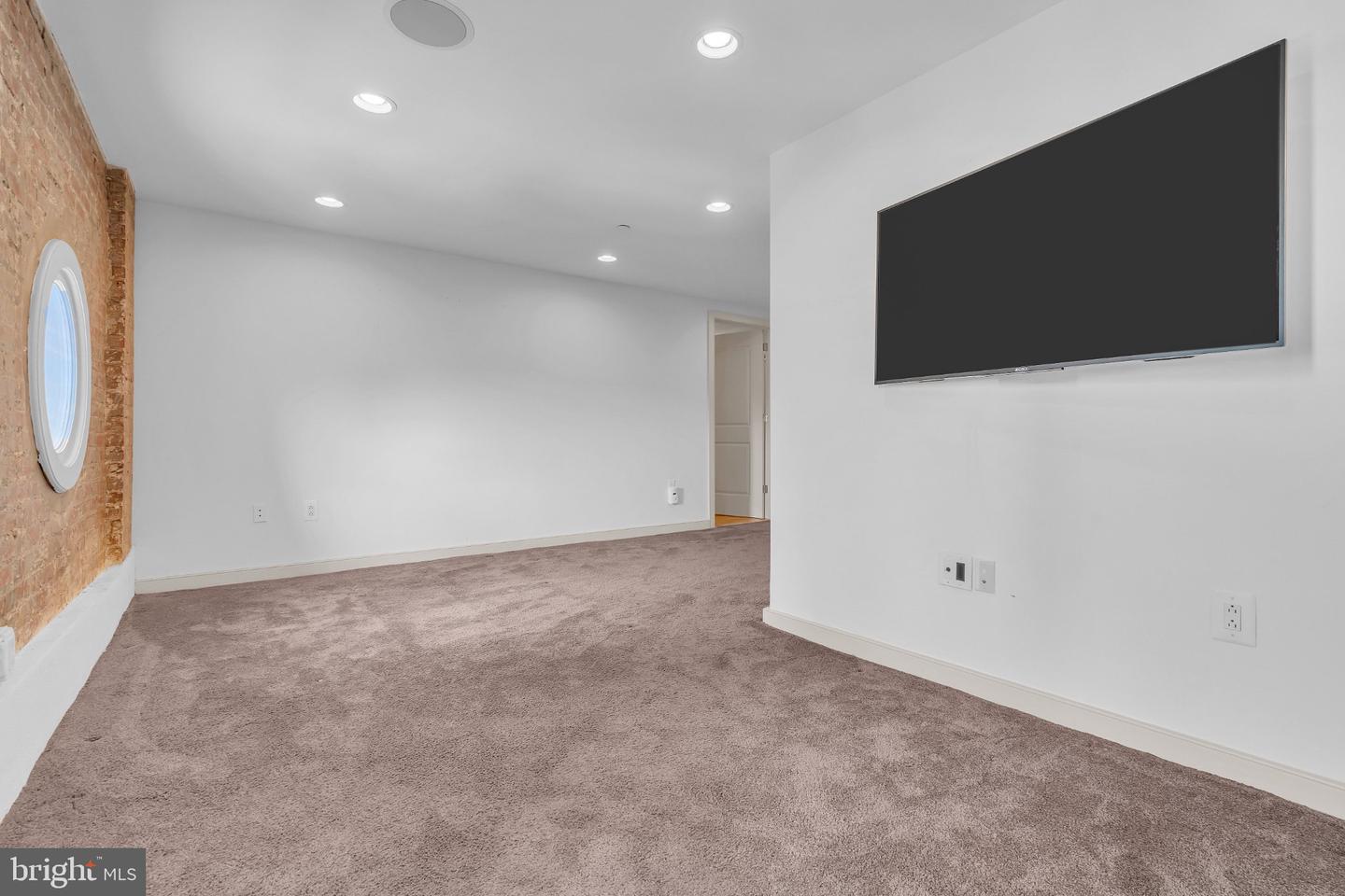111 S 15th St #p302 Property Photo 32