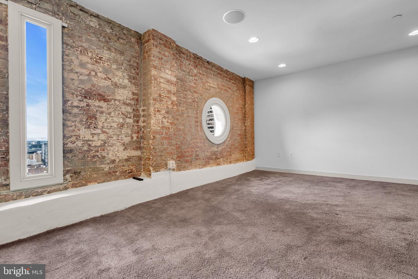 111 S 15th St #p302 Property Photo 33