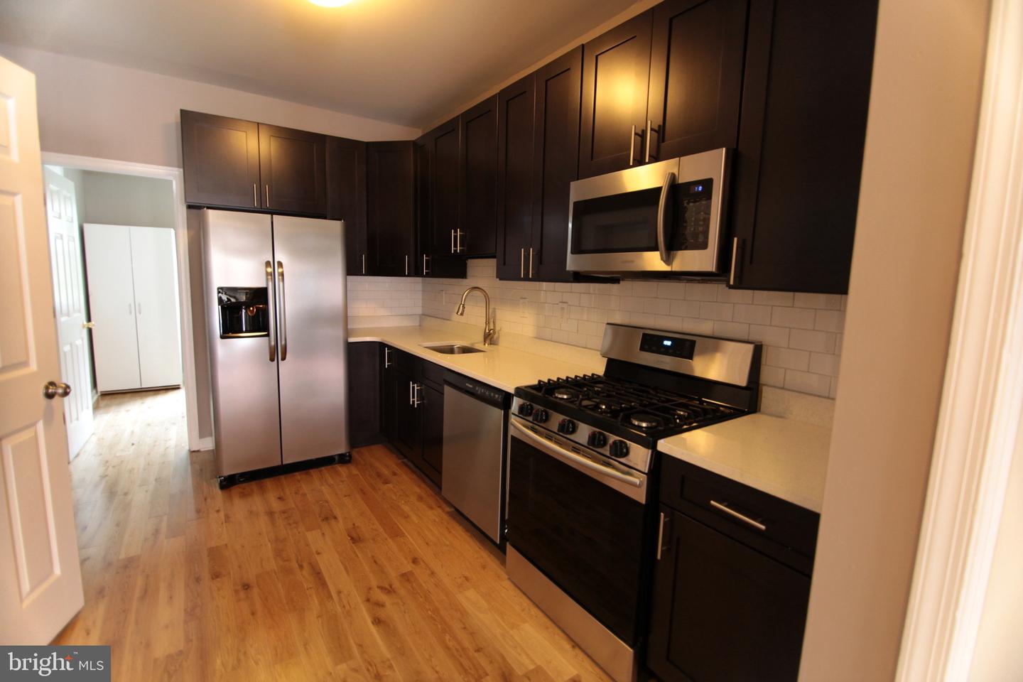 1534 Fontain St Property Photo 3