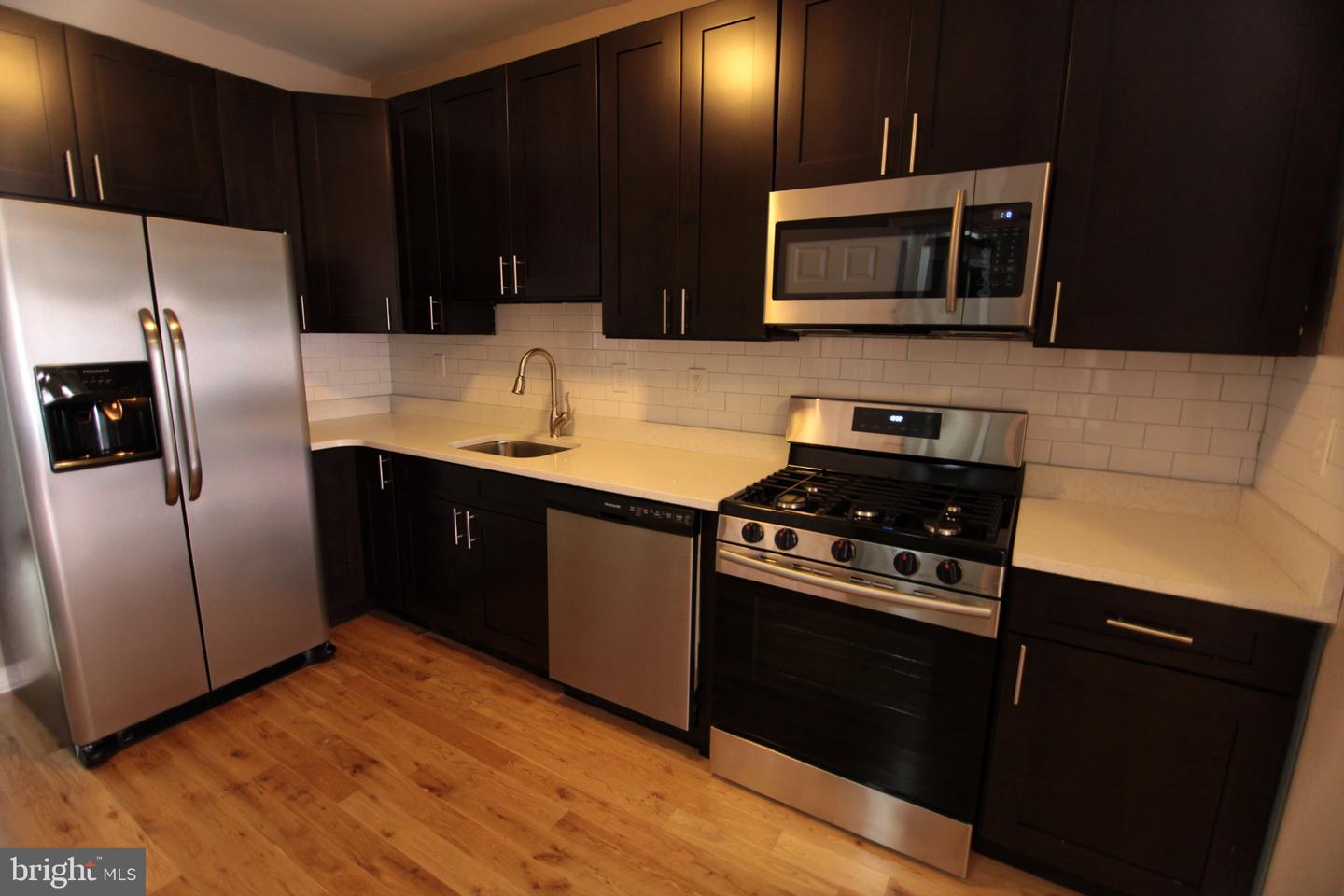 1534 Fontain St Property Photo 4