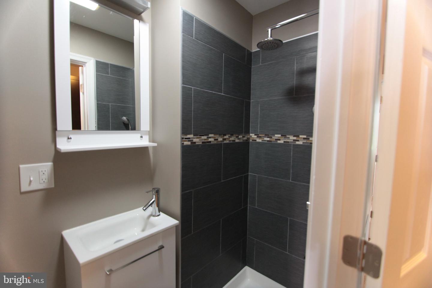 1534 Fontain St Property Photo 5