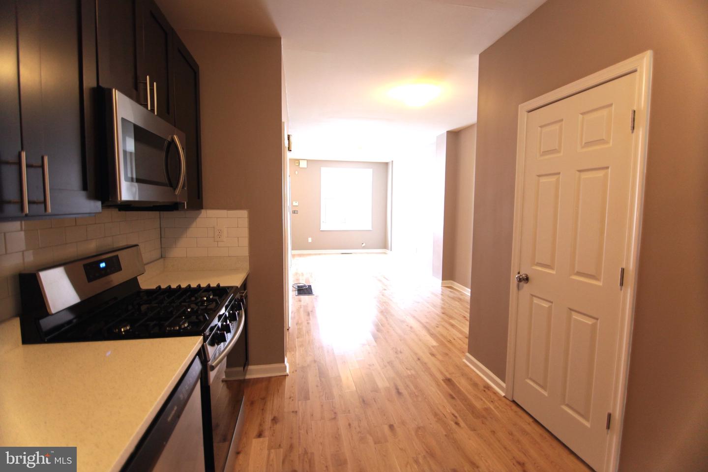 1534 Fontain St Property Photo 8