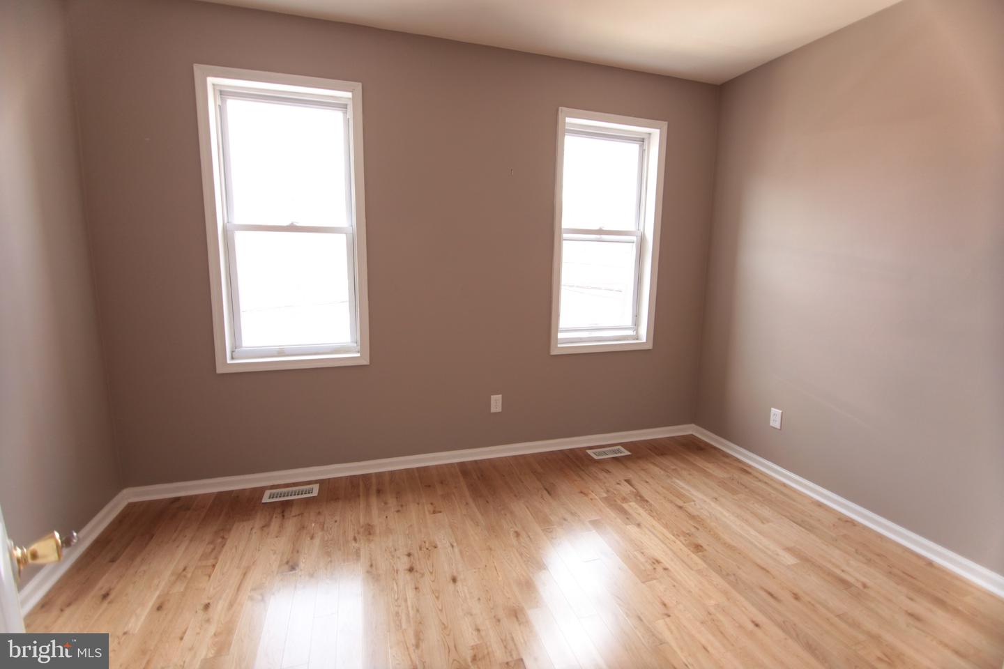 1534 Fontain St Property Photo 9