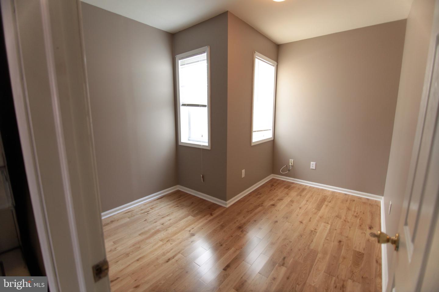 1534 Fontain St Property Photo 10