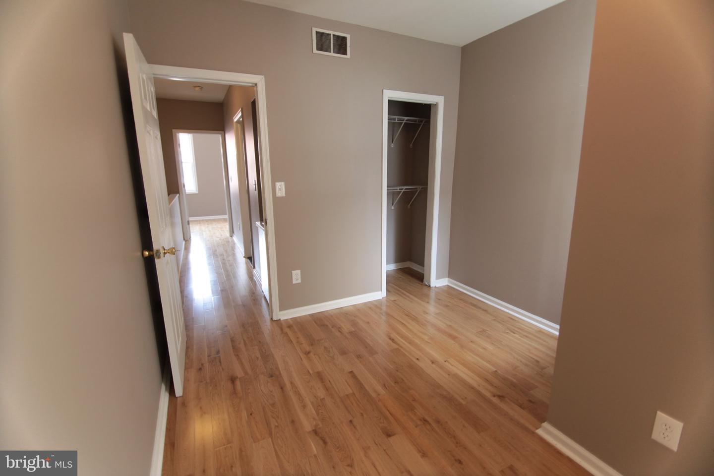 1534 Fontain St Property Photo 11