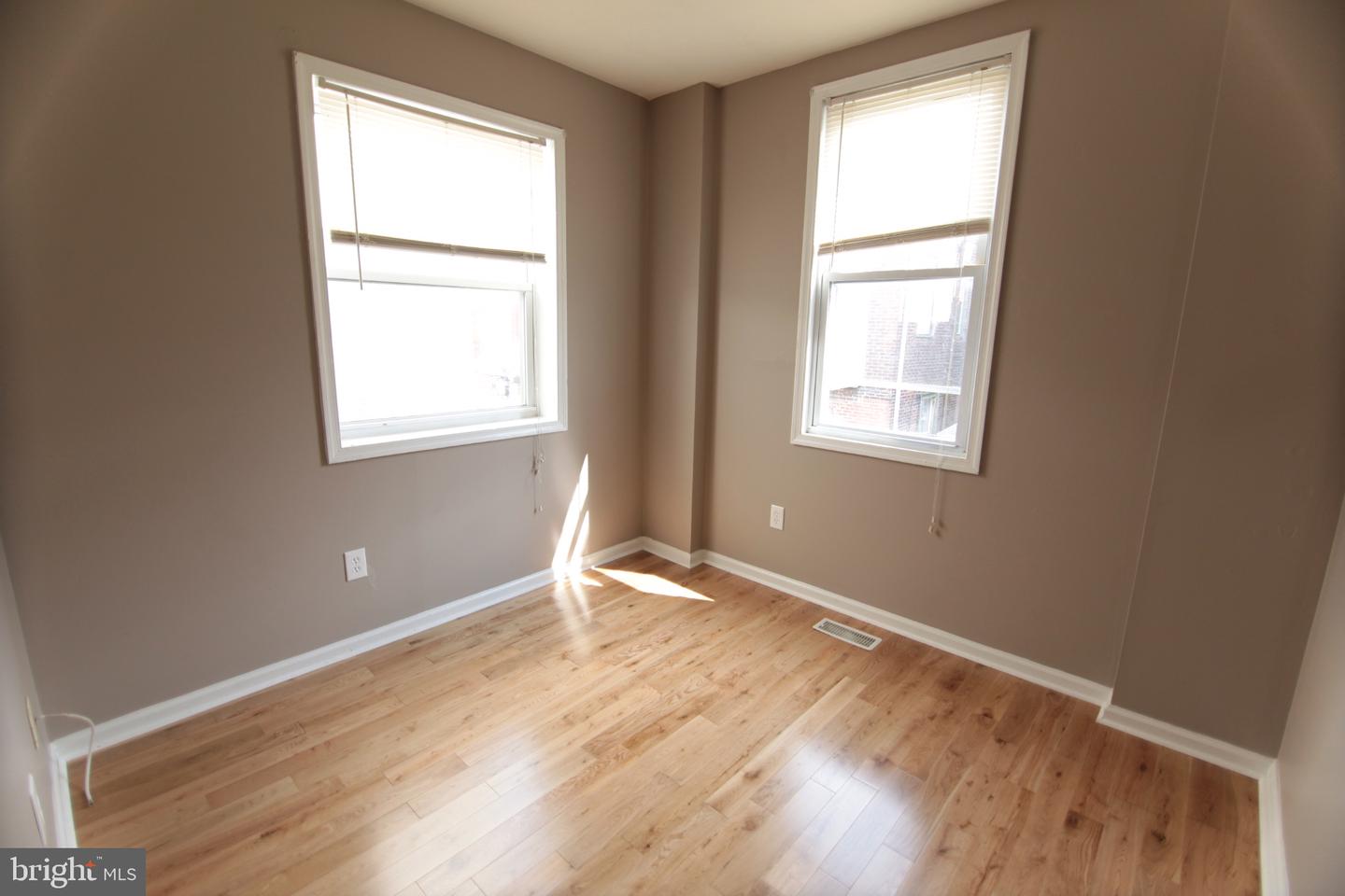 1534 Fontain St Property Photo 12