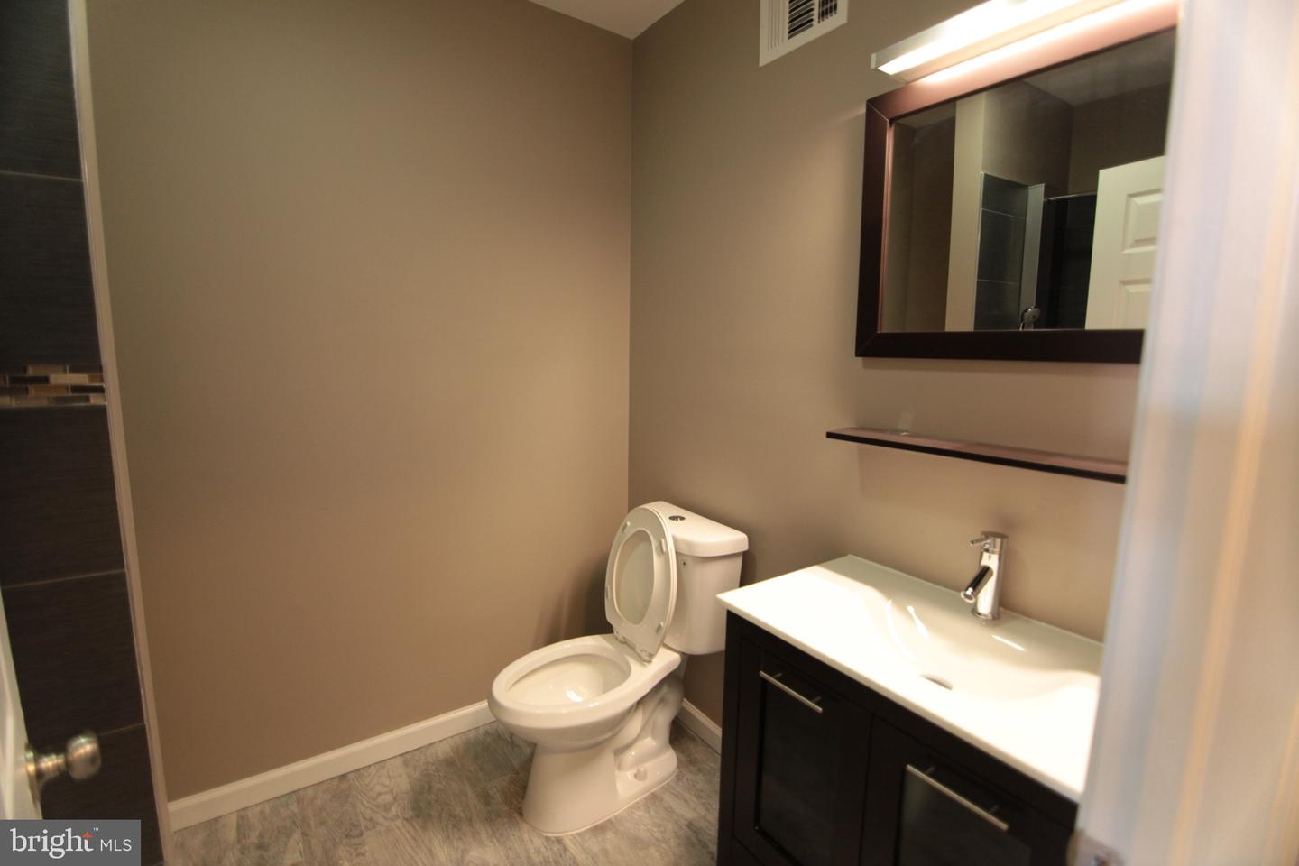 1534 Fontain St Property Photo 13