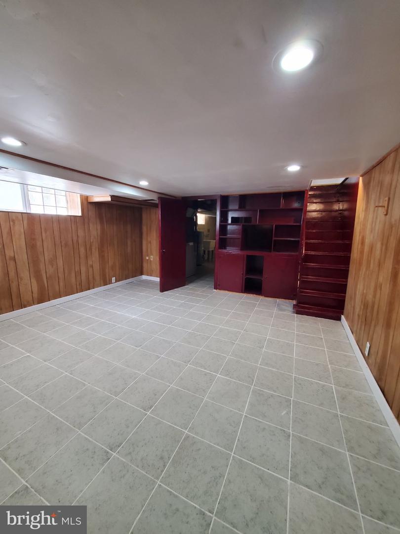 1141 Kerper St Property Photo 33