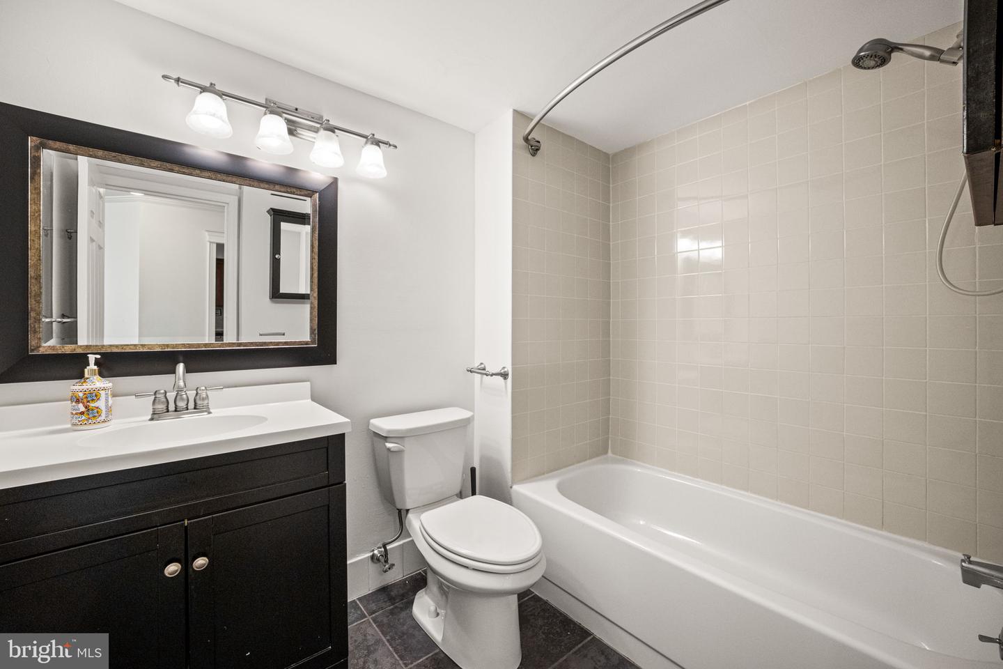 241 S 6th St #1106c Property Photo 26