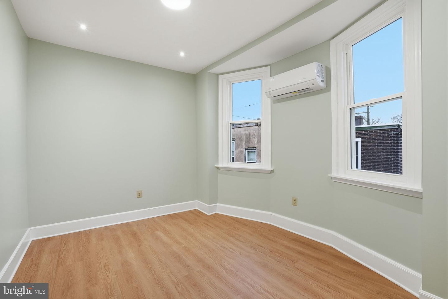5604 2nd St Property Photo 9