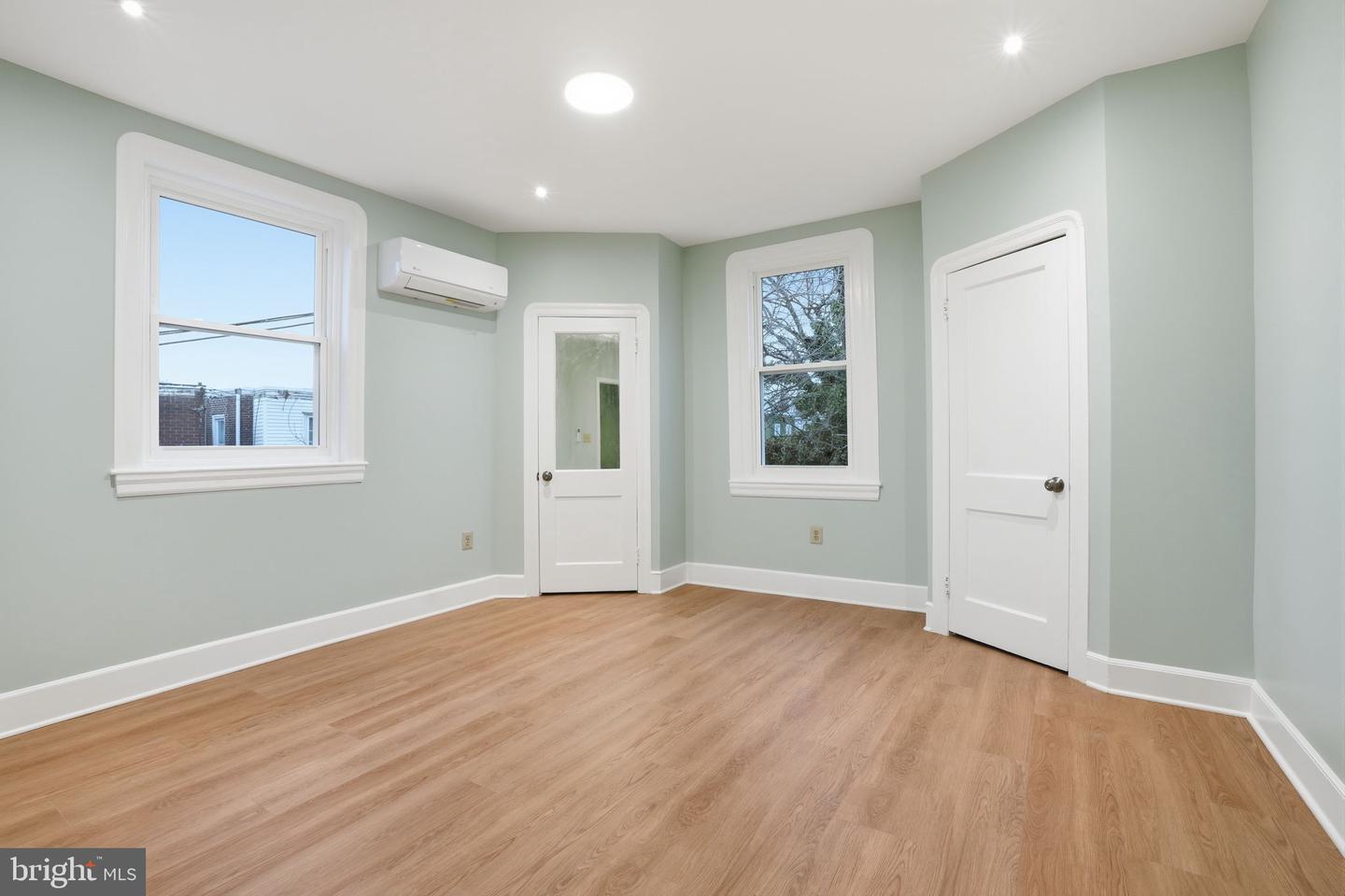 5604 2nd St Property Photo 10