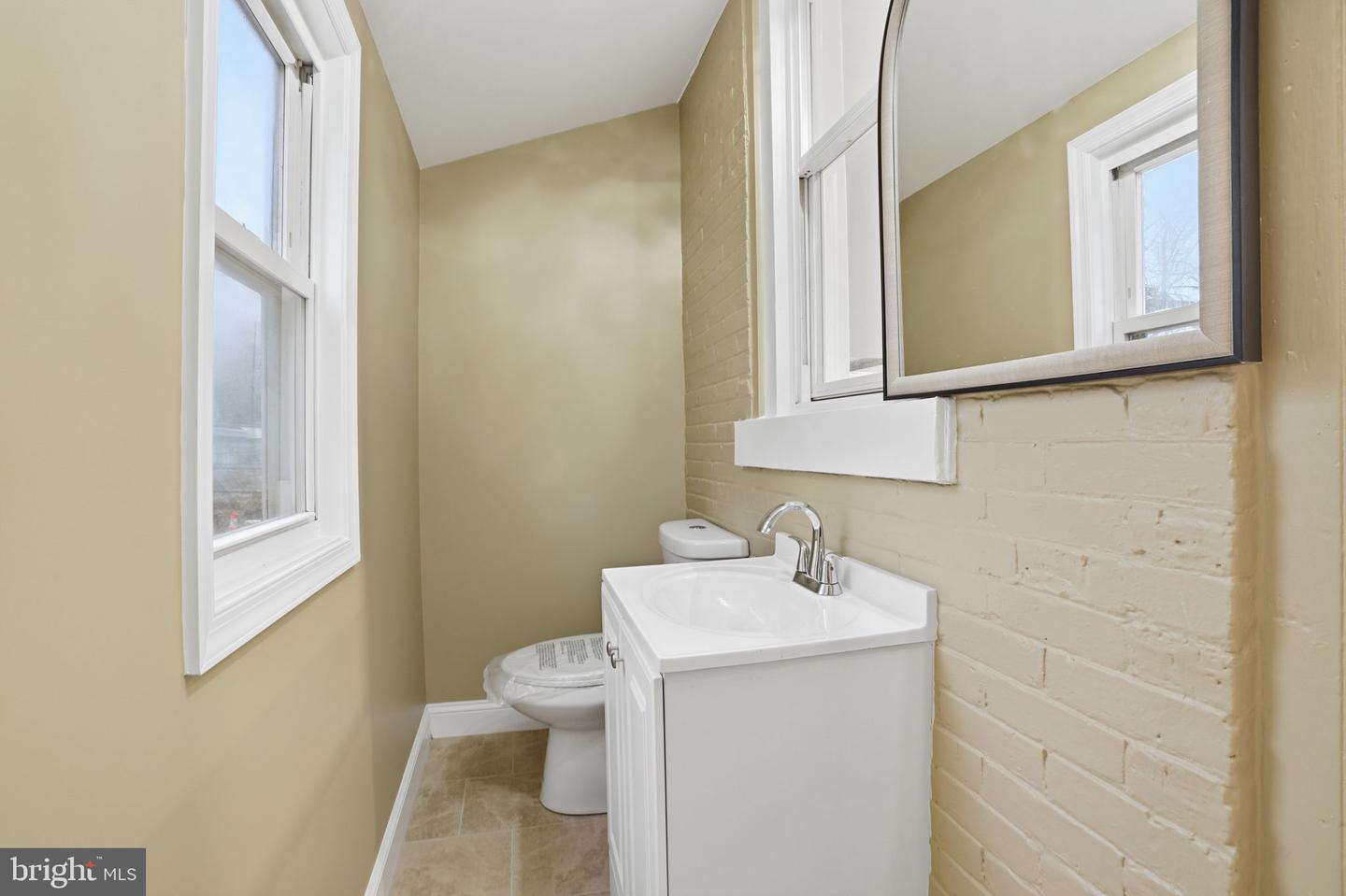 5604 2nd St Property Photo 16