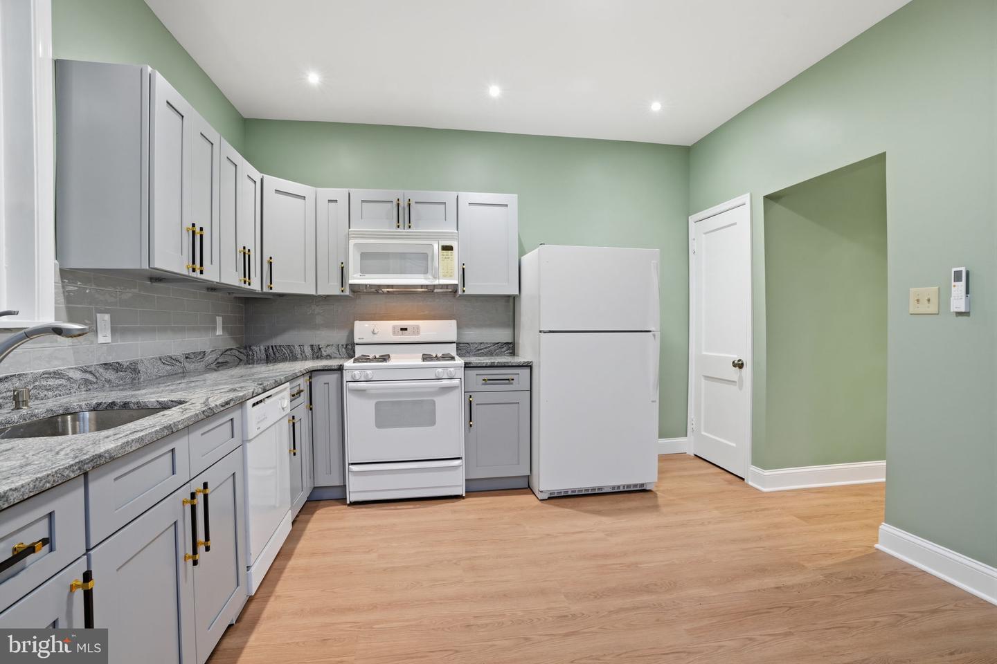 5604 2nd St Property Photo 18