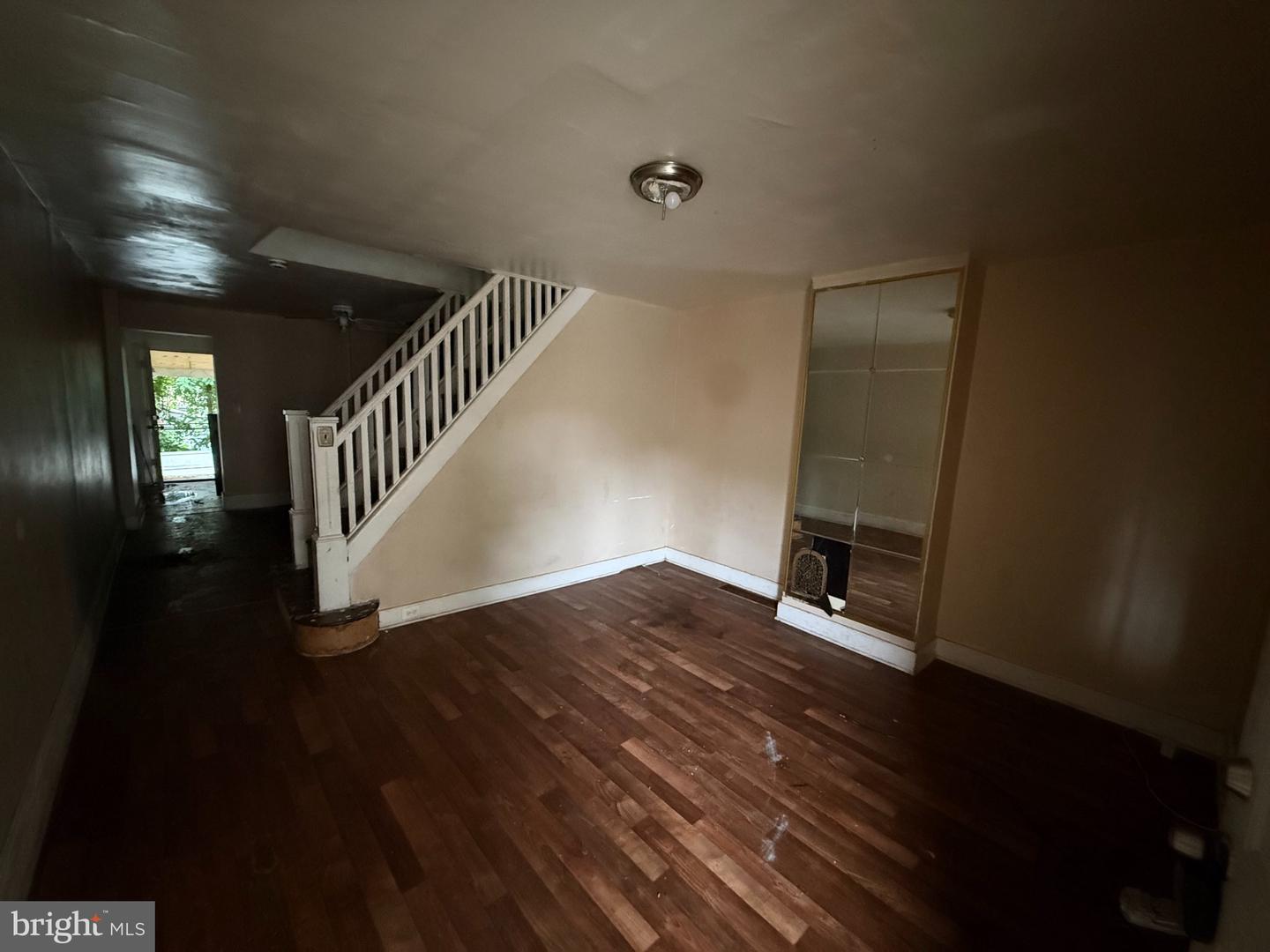 6258 N Beechwood St Property Photo 4