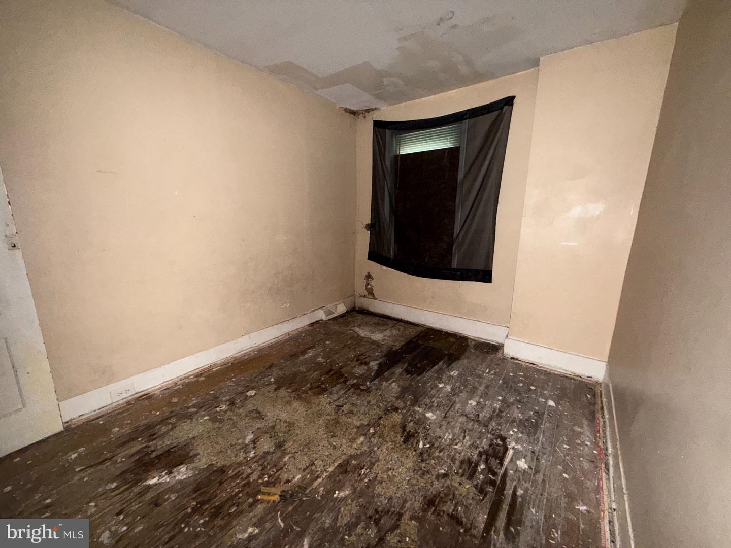 6258 N Beechwood St Property Photo 11