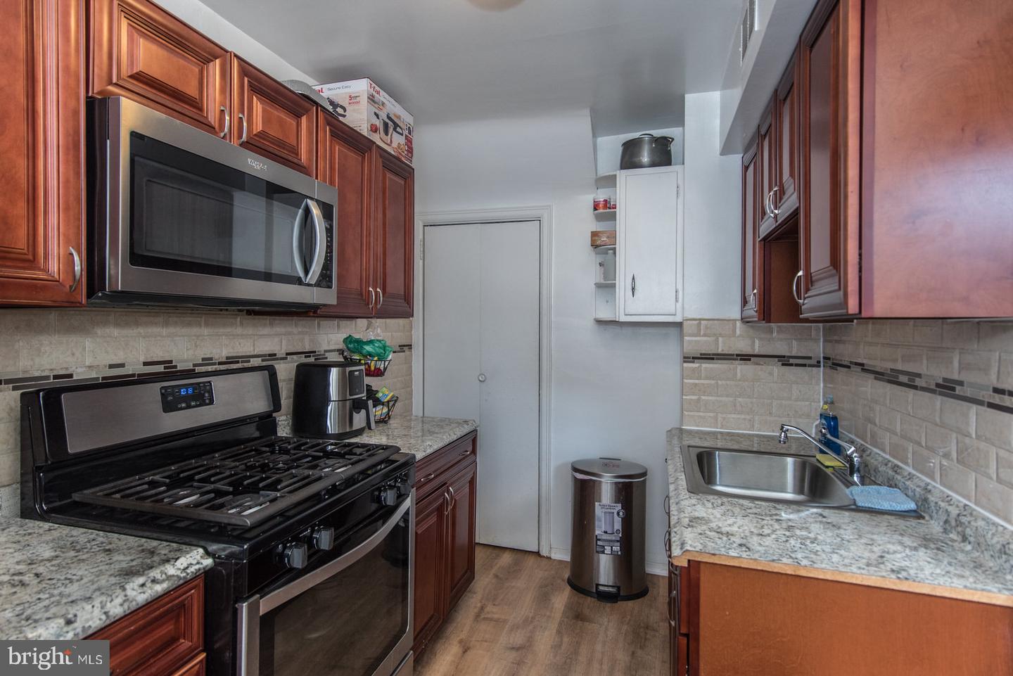 6353 Gillespie St Property Photo 14