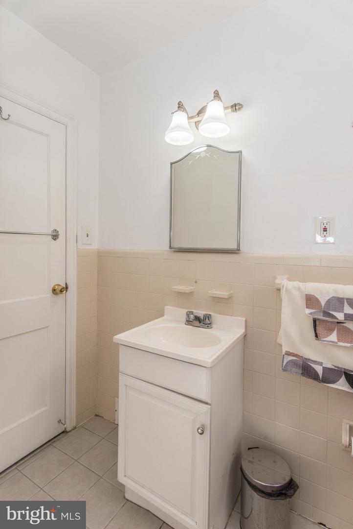 6353 Gillespie St Property Photo 24