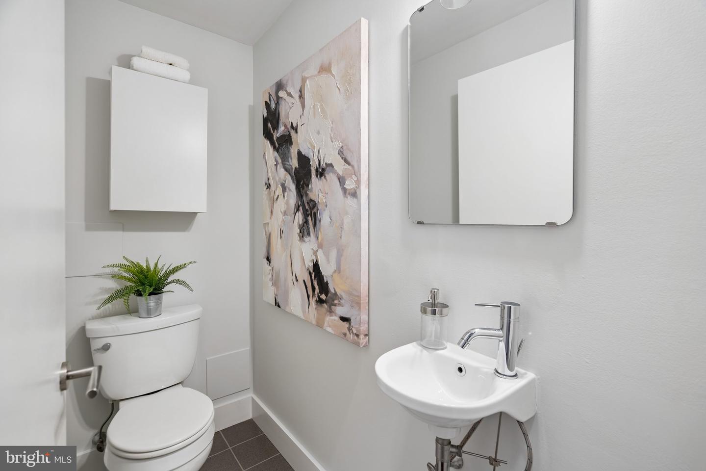 8-10 S Letitia St #301 Property Photo 3