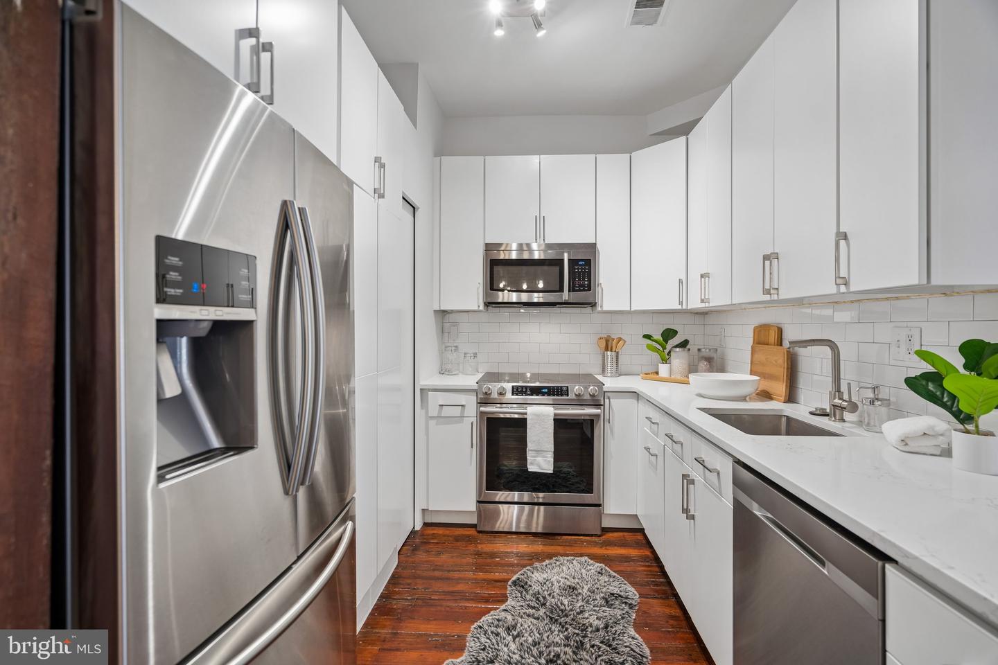 8-10 S Letitia St #301 Property Photo 16