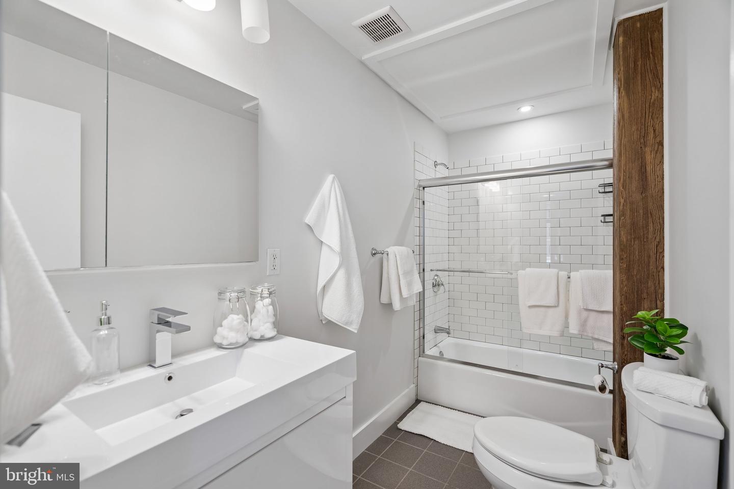 8-10 S Letitia St #301 Property Photo 26