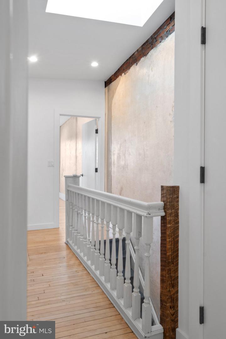 726 Catharine St Property Photo 36