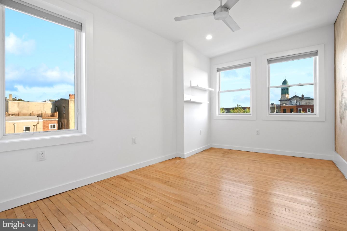 726 Catharine St Property Photo 37