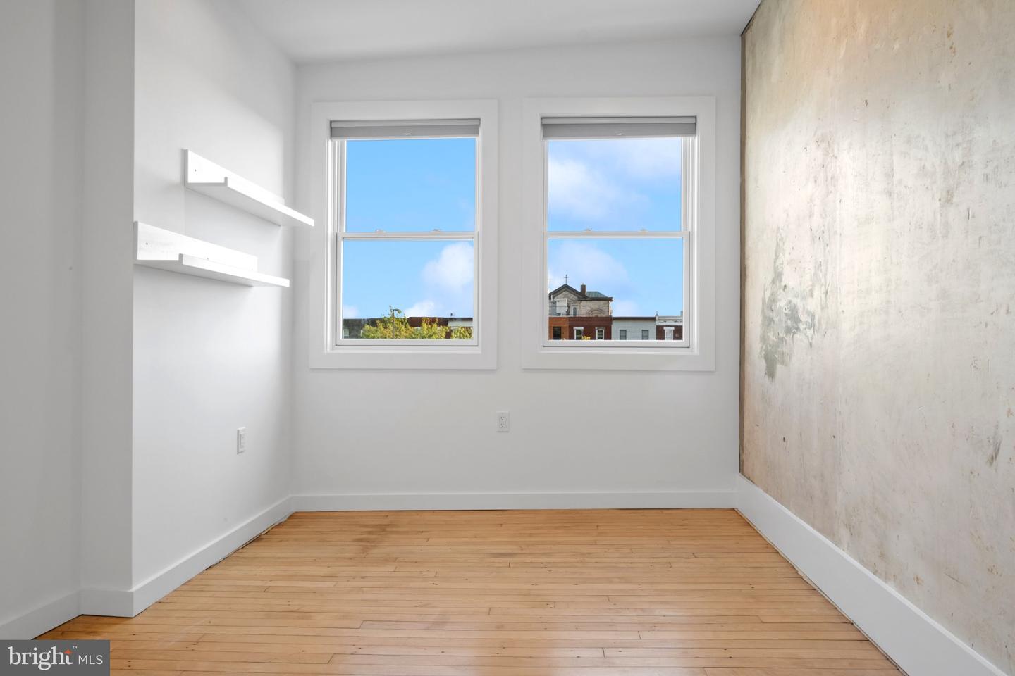 726 Catharine St Property Photo 38