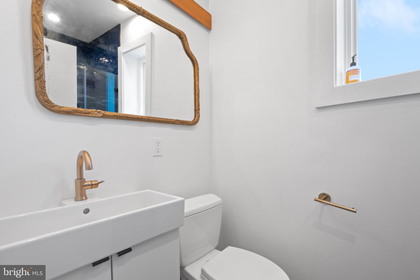 726 Catharine St Property Photo 39