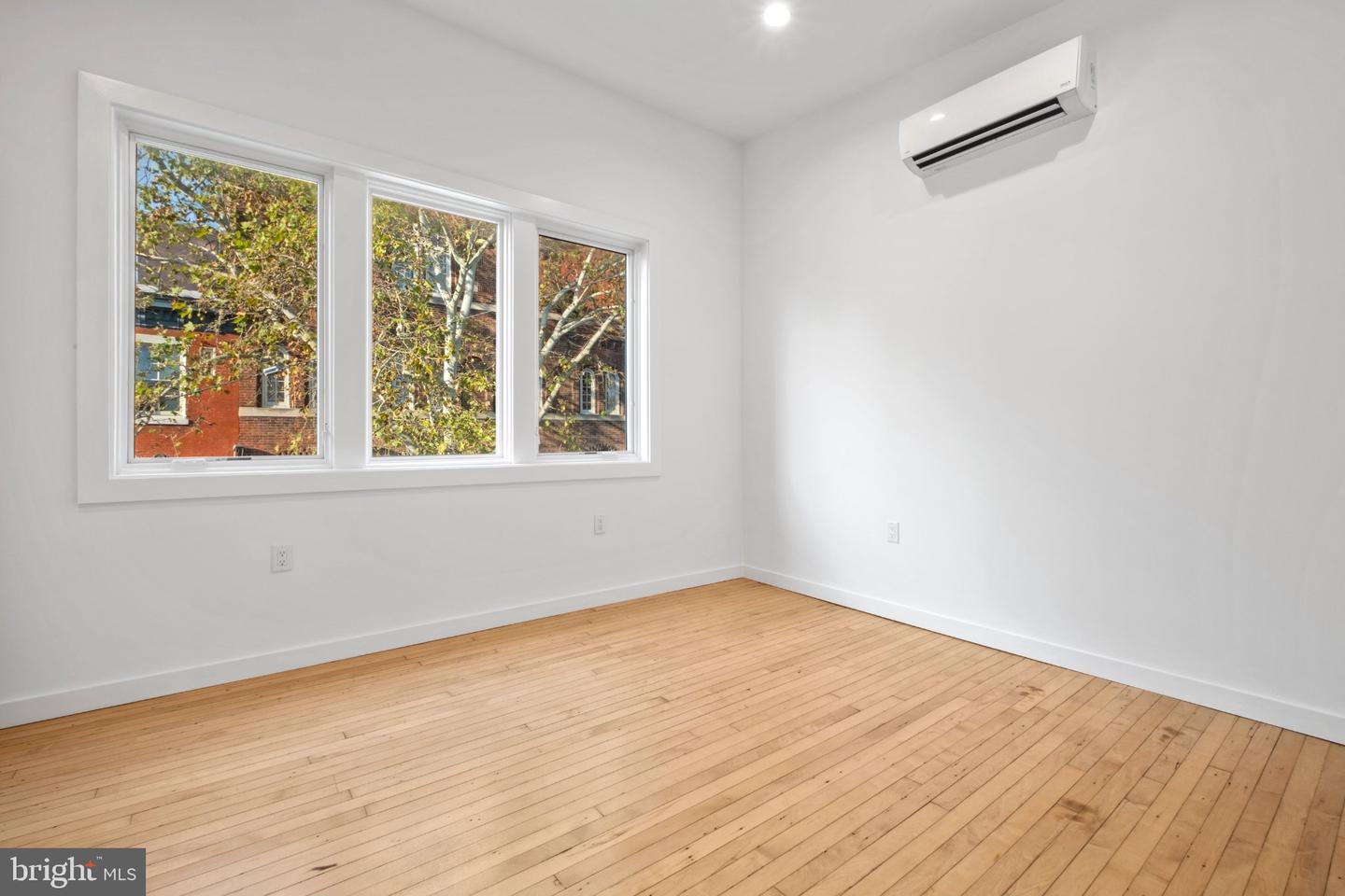 726 Catharine St Property Photo 44