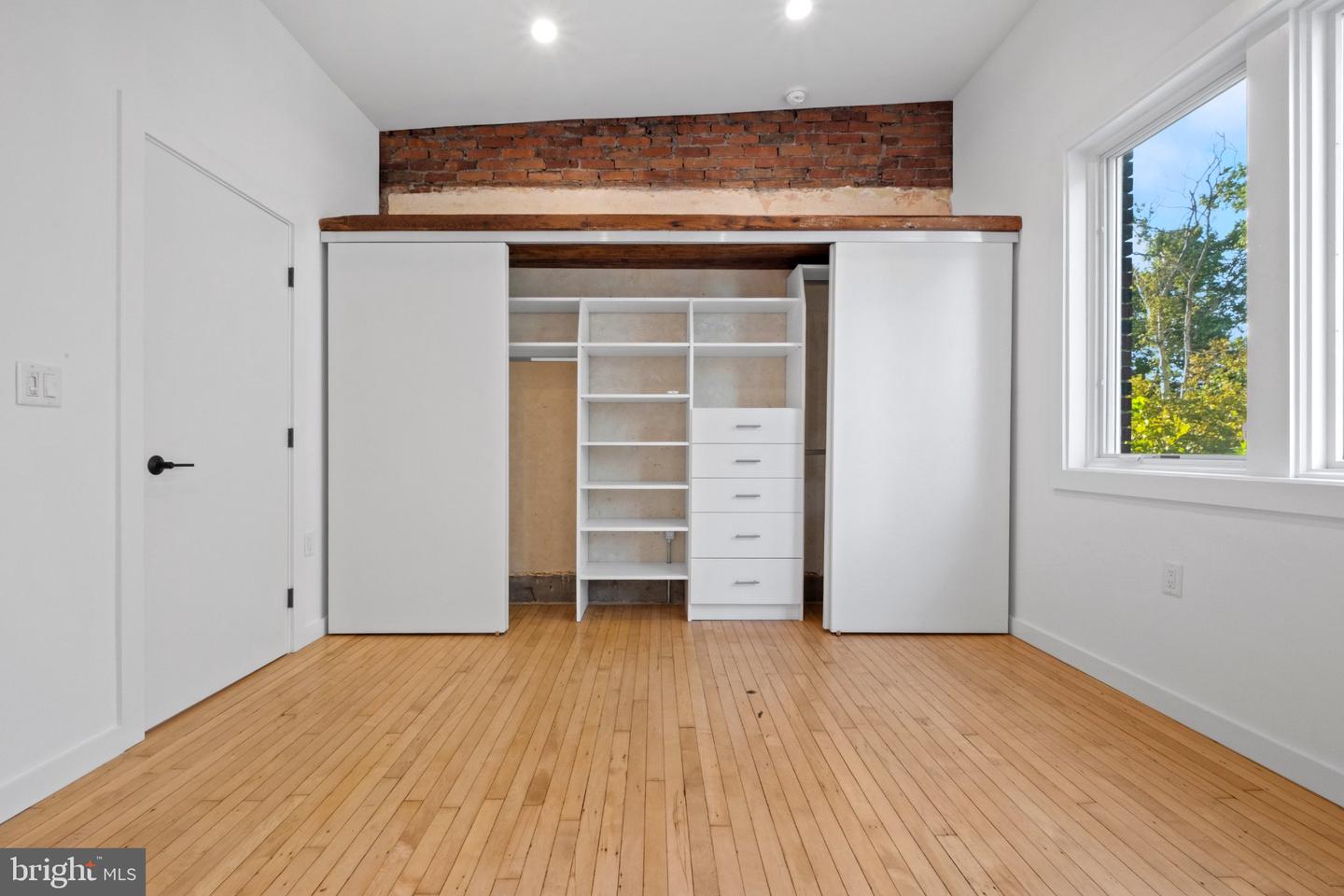 726 Catharine St Property Photo 46