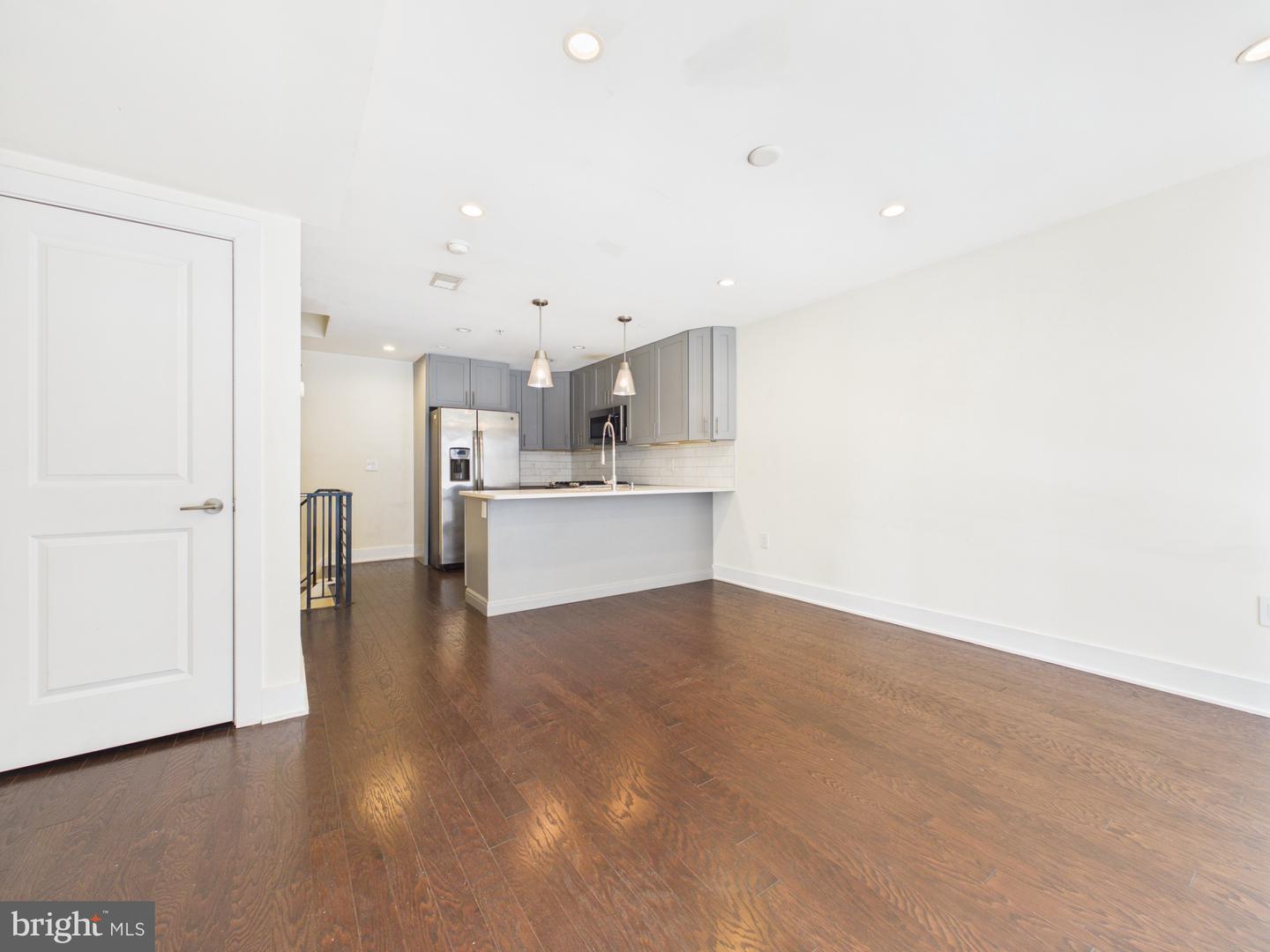 1647 E Eyre St #3 Property Photo 3
