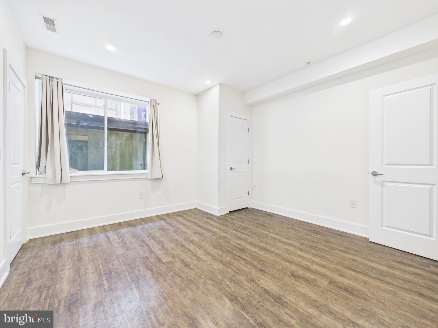 1647 E Eyre St #3 Property Photo 14
