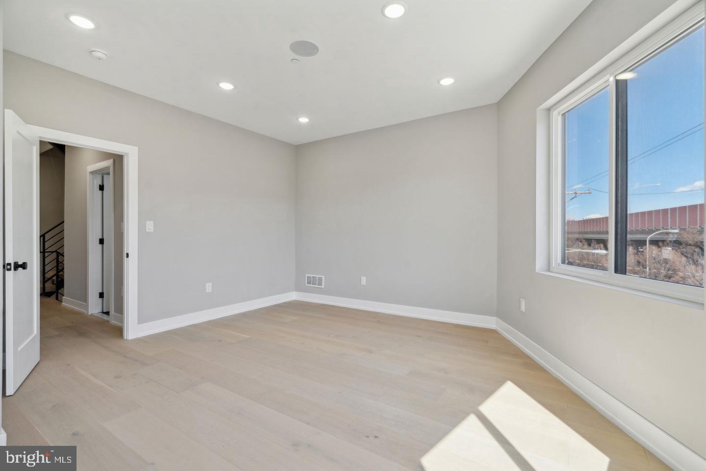 1440 S Front St Property Photo 27