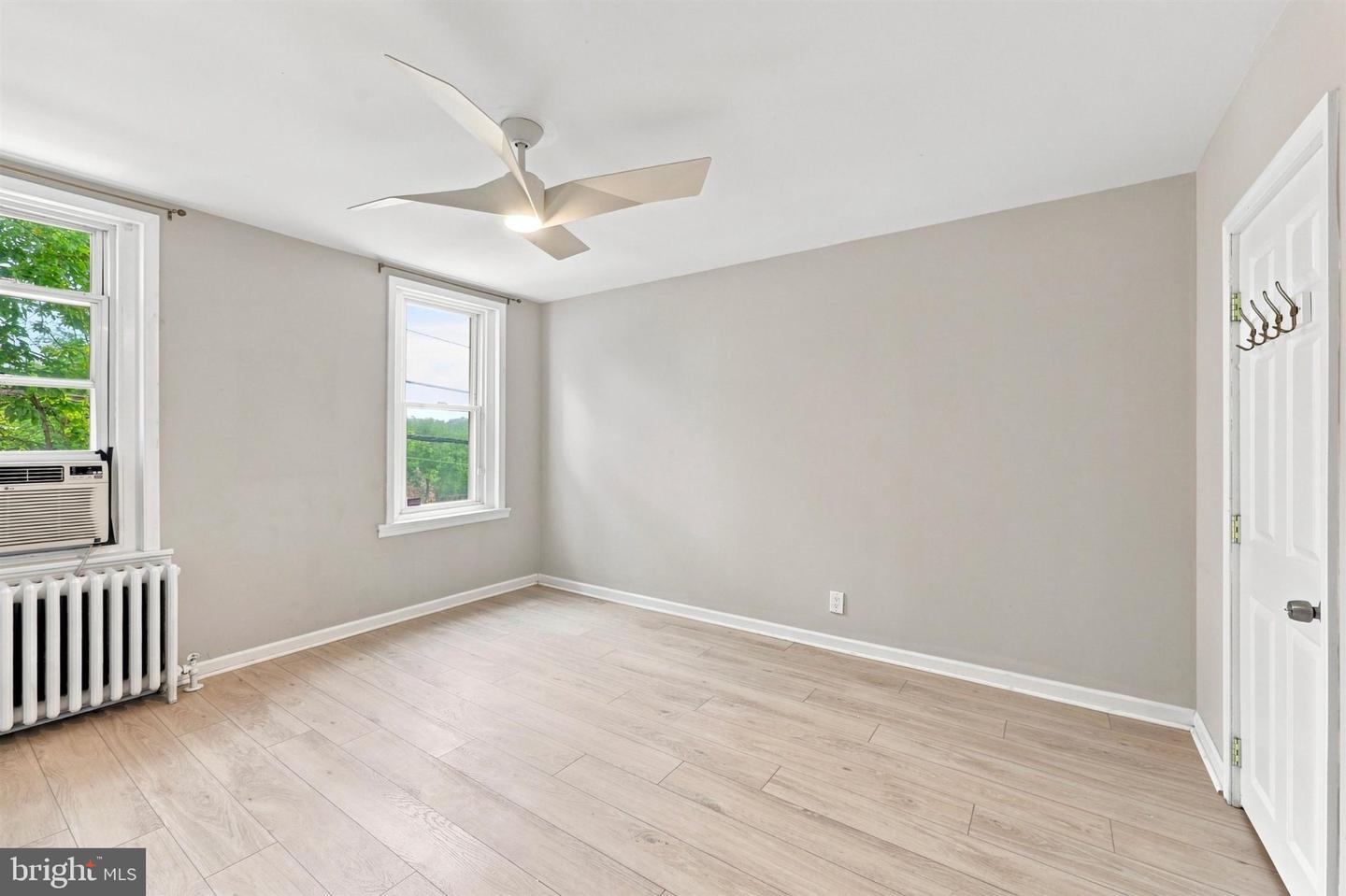 3423 Cresson St Property Photo 9