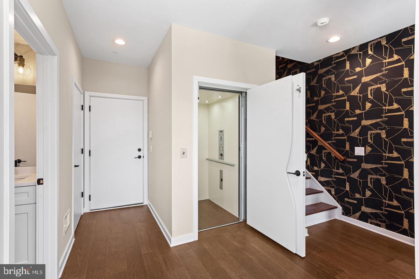 3015 Bridgeview Walk Property Photo 4