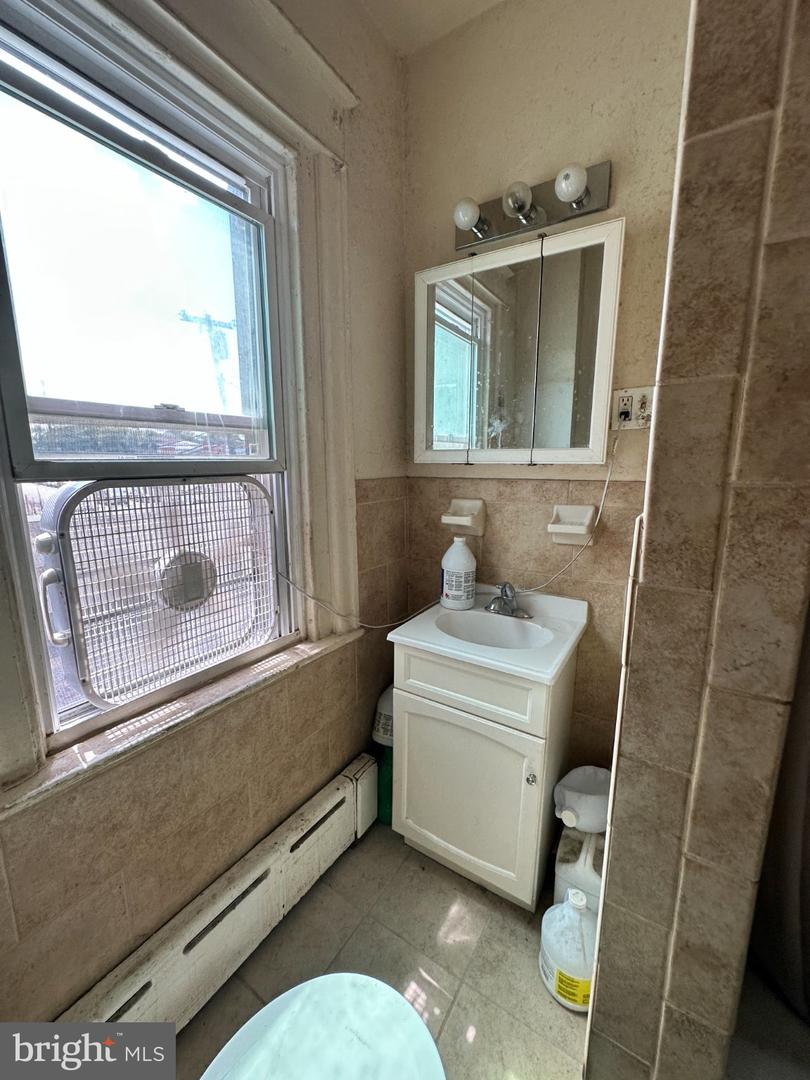 900-902 Cottman Ave Property Photo 5