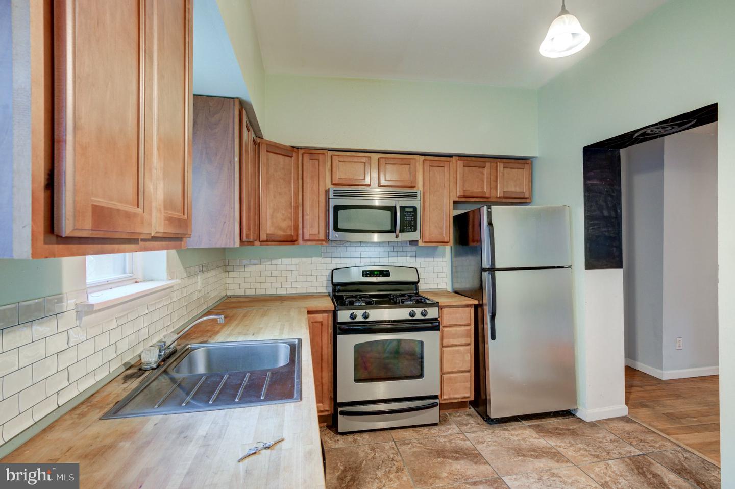 351 W Master St Property Photo 7