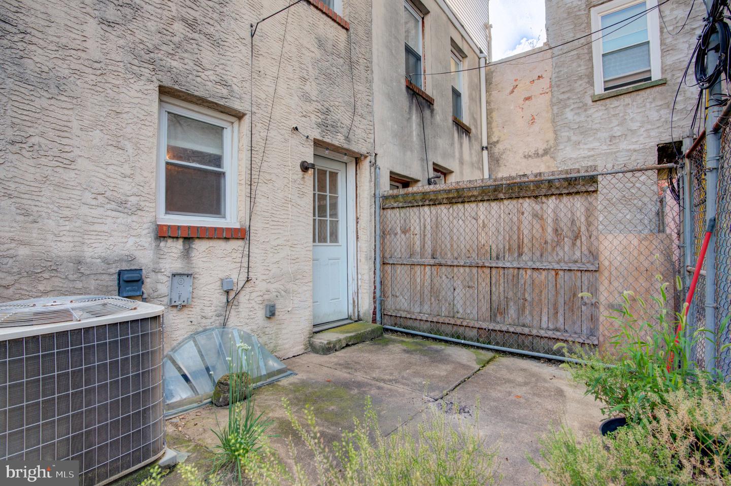 351 W Master St Property Photo 34