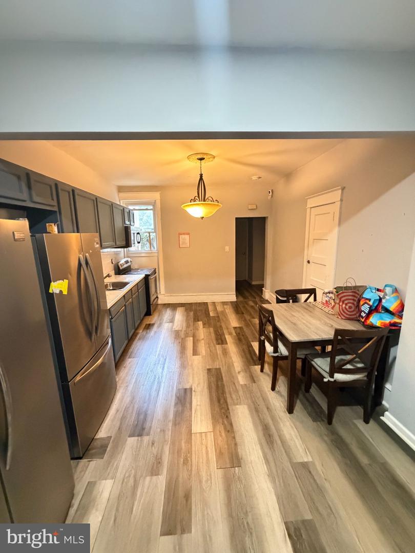 1322 Harrison St Property Photo 3
