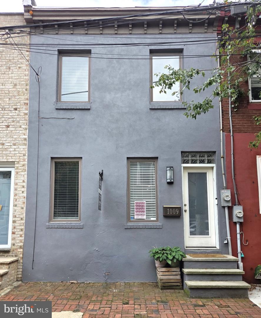 1009 S Chadwick St Property Photo 1