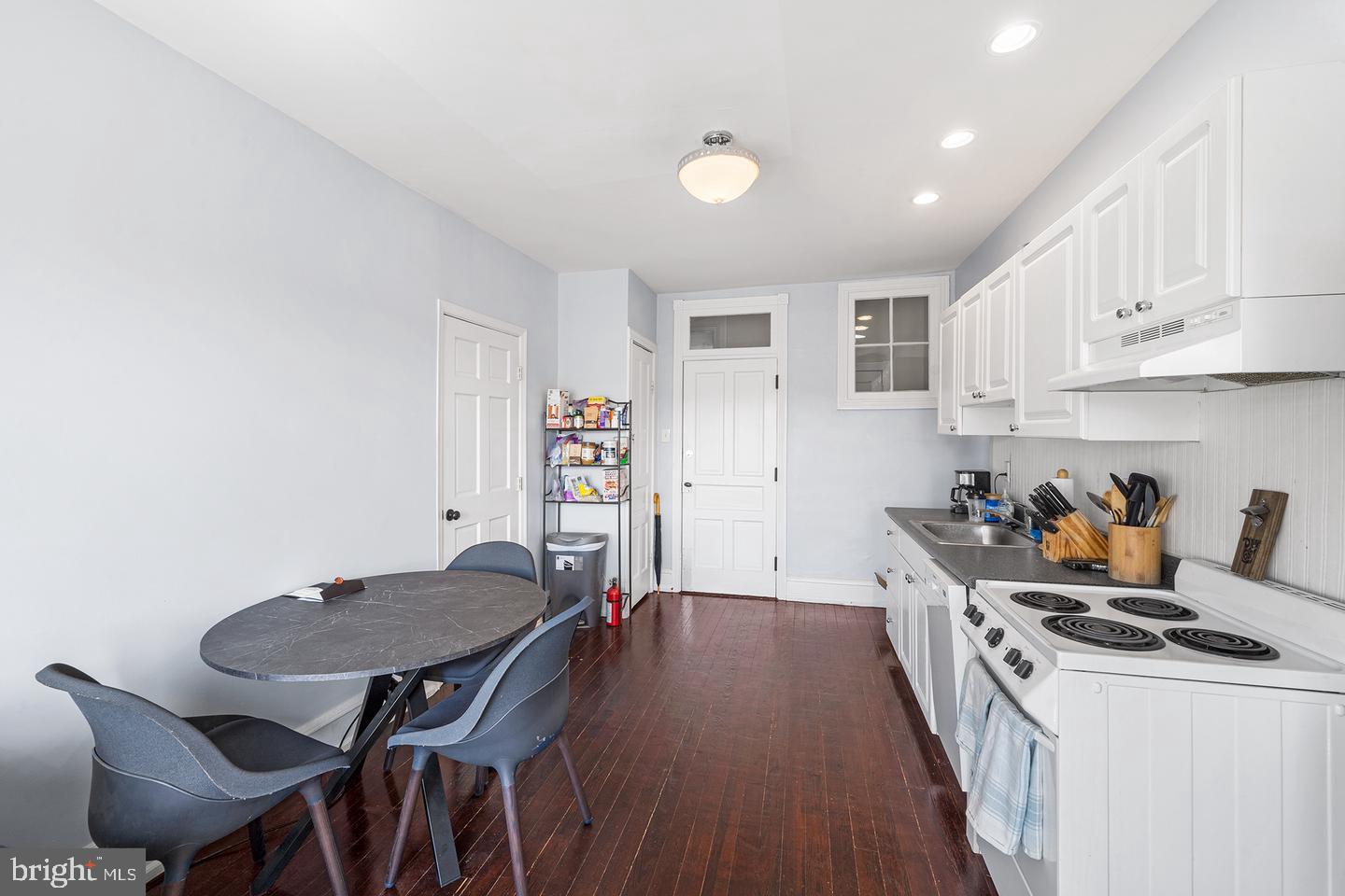 231 Pine St #4f Property Photo 2