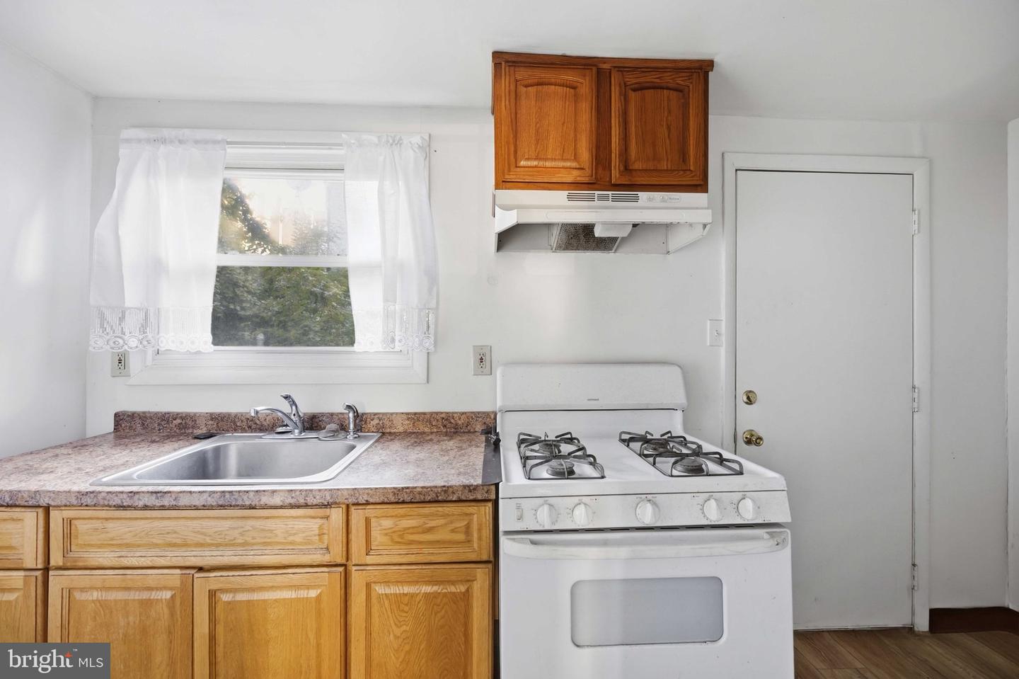 2020 Newcomb St Property Photo 11