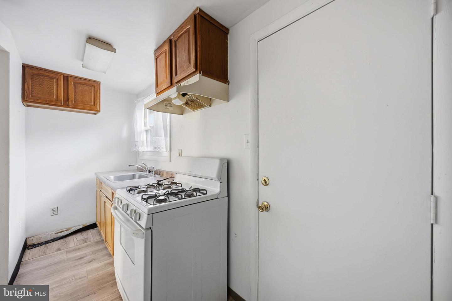 2020 Newcomb St Property Photo 12