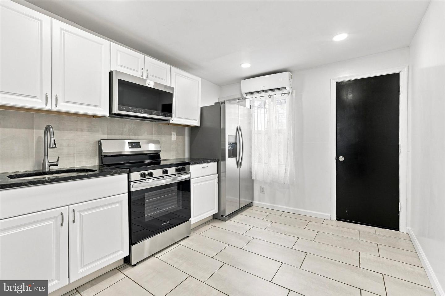 345 Winton St Property Photo 8