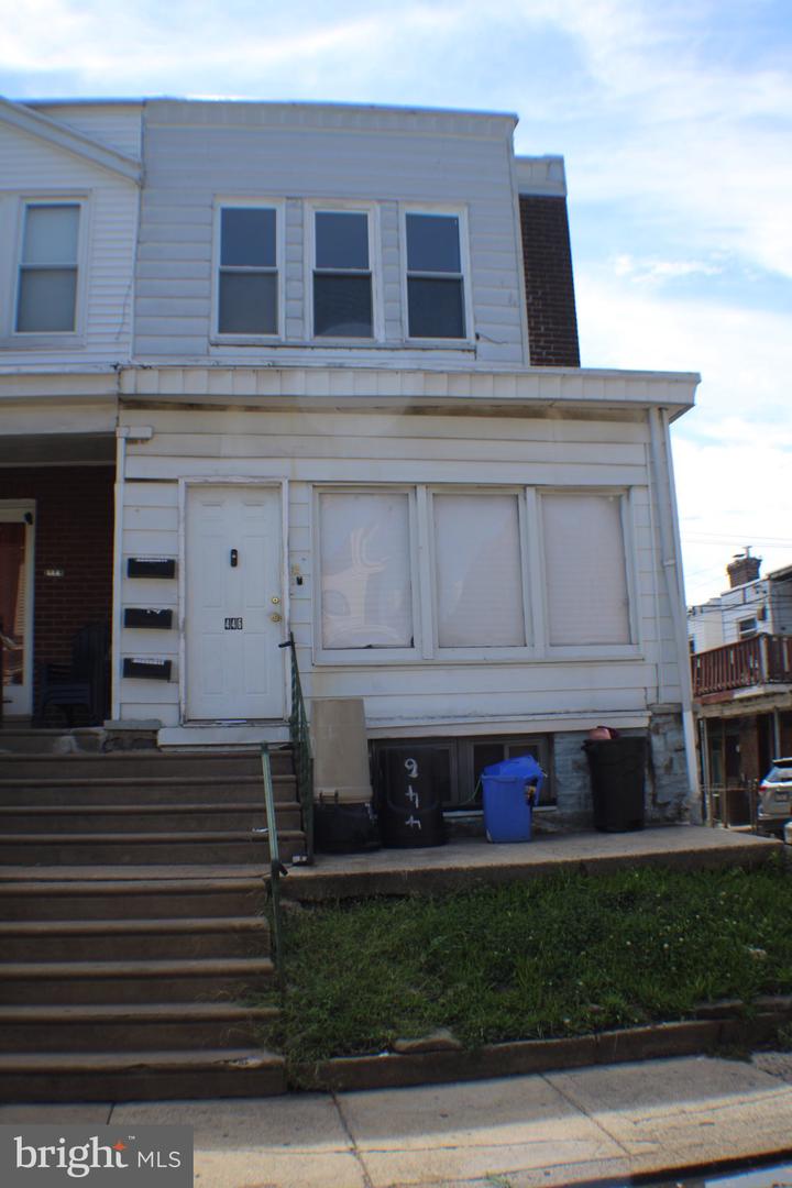 446 Roselyn St Property Photo 1