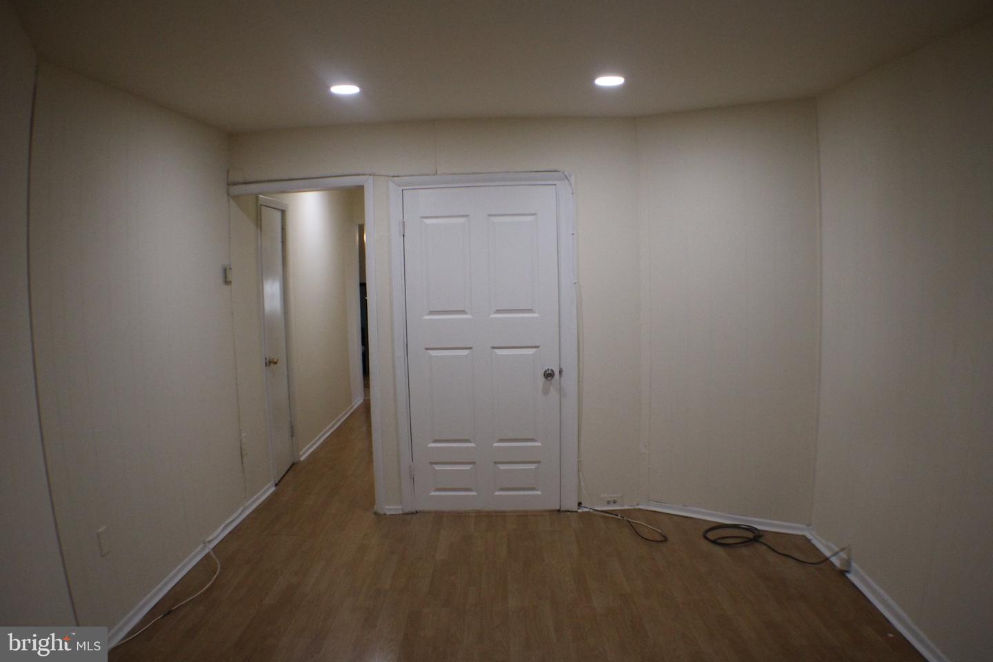 446 Roselyn St Property Photo 2