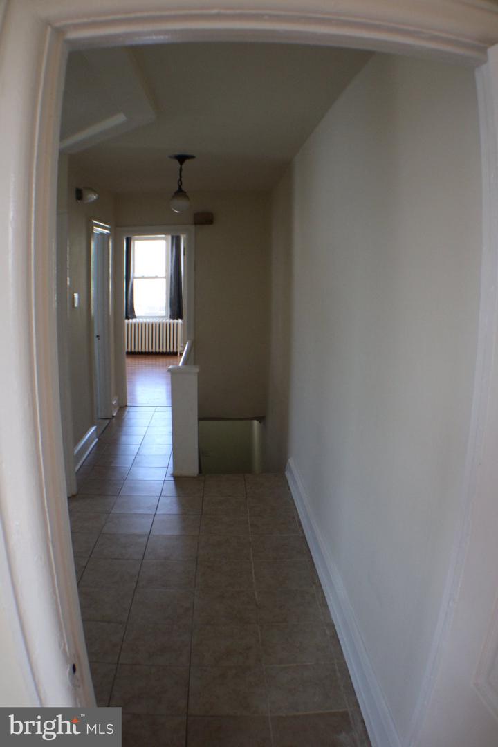446 Roselyn St Property Photo 10