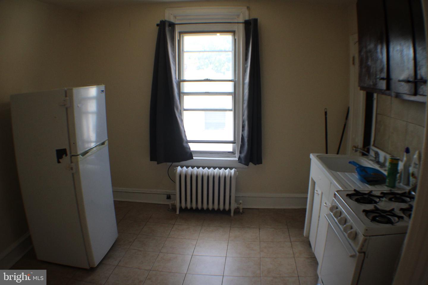 446 Roselyn St Property Photo 11