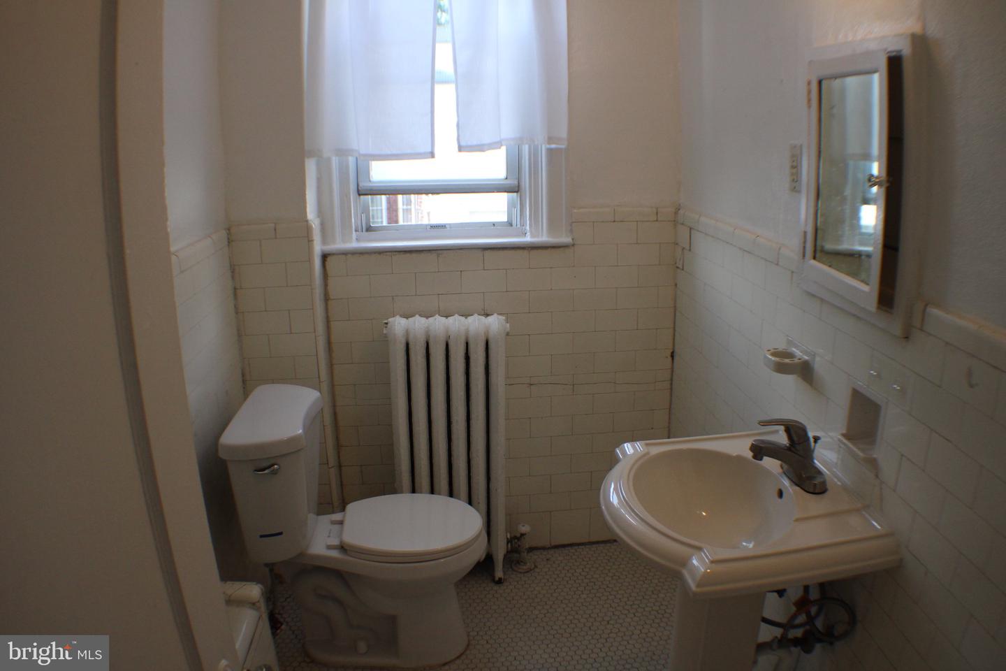 446 Roselyn St Property Photo 12